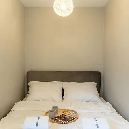 Srutowa 8 With Balcony & Ac Properunit Apartamento