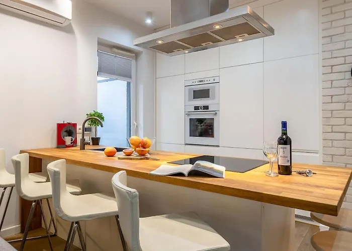 公寓 Srutowa 8 With Balcony & Ac Properunit *