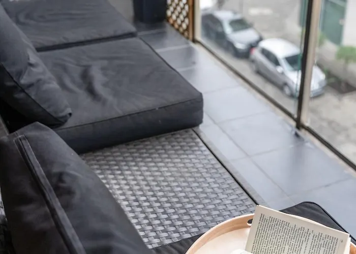 Srutowa 8 With Balcony & Ac Properunit *