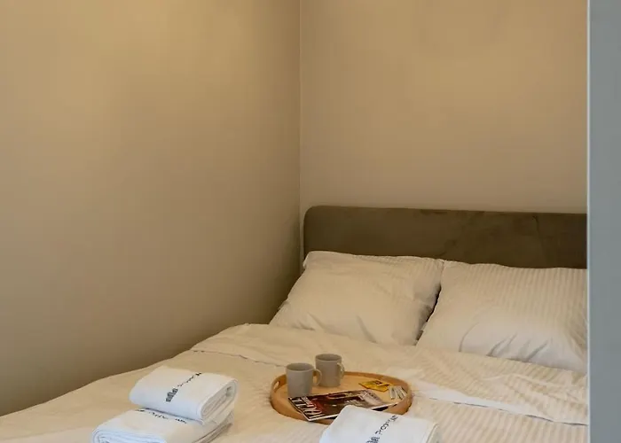 公寓 Srutowa 8 With Balcony & Ac Properunit *