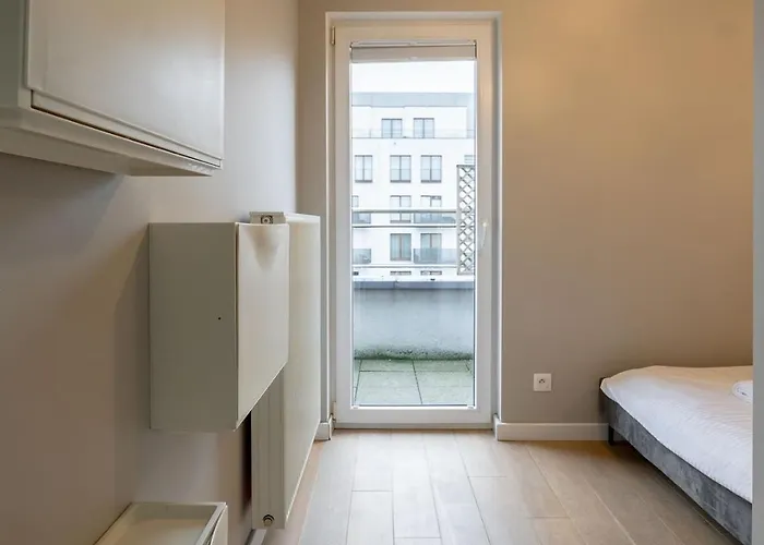 Srutowa 8 With Balcony & Ac Properunit * 弗罗茨瓦夫