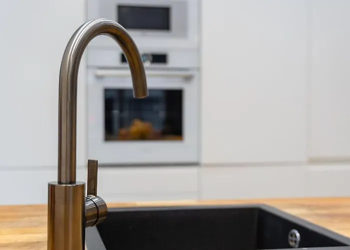 Srutowa 8 With Balcony & Ac Properunit *